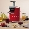 Maak kennis met de Smeg SJF01 slow juicer