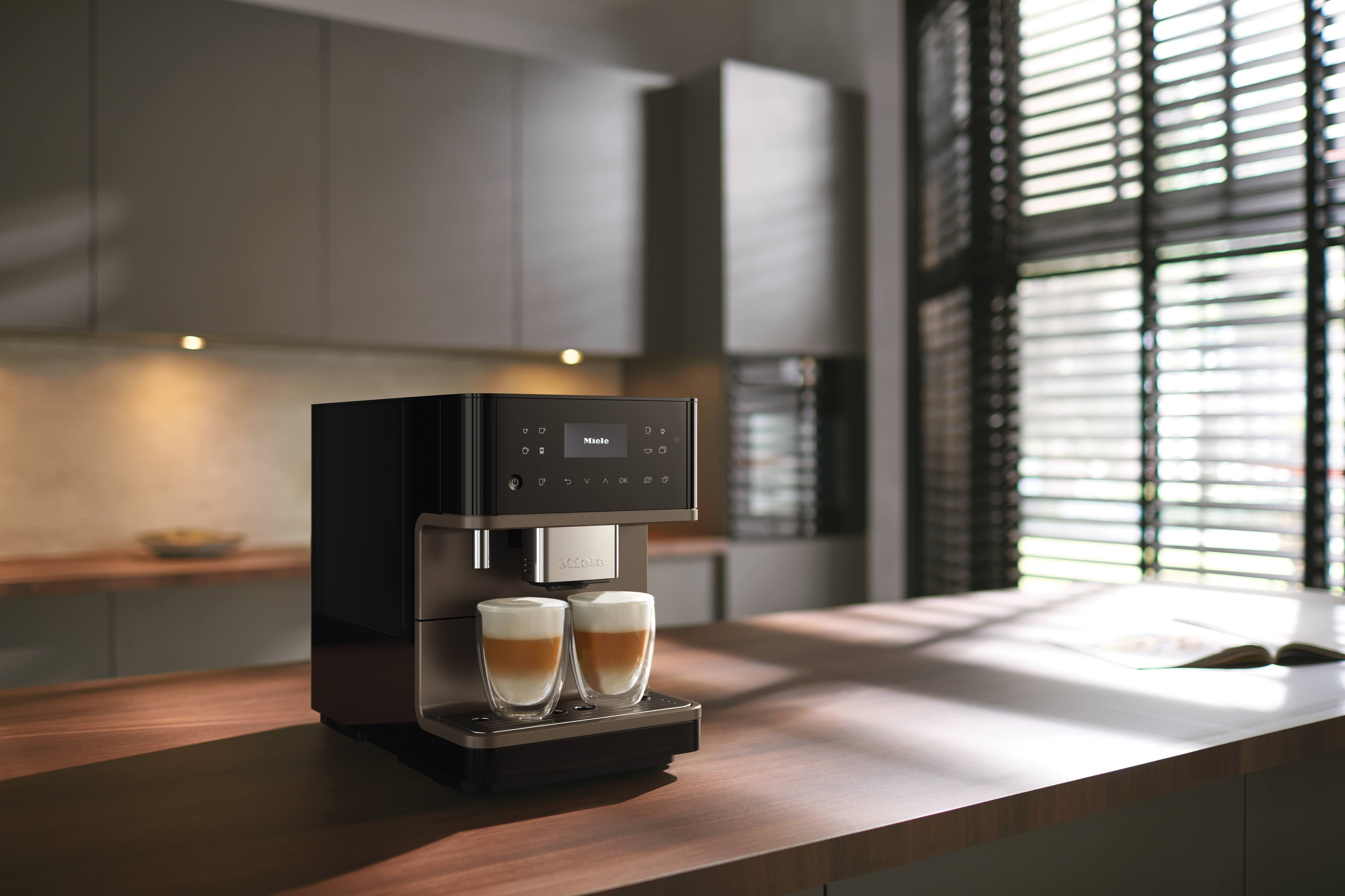Miele CM6360 Obsidiaanzwart BronzePe koffiemachine zwart