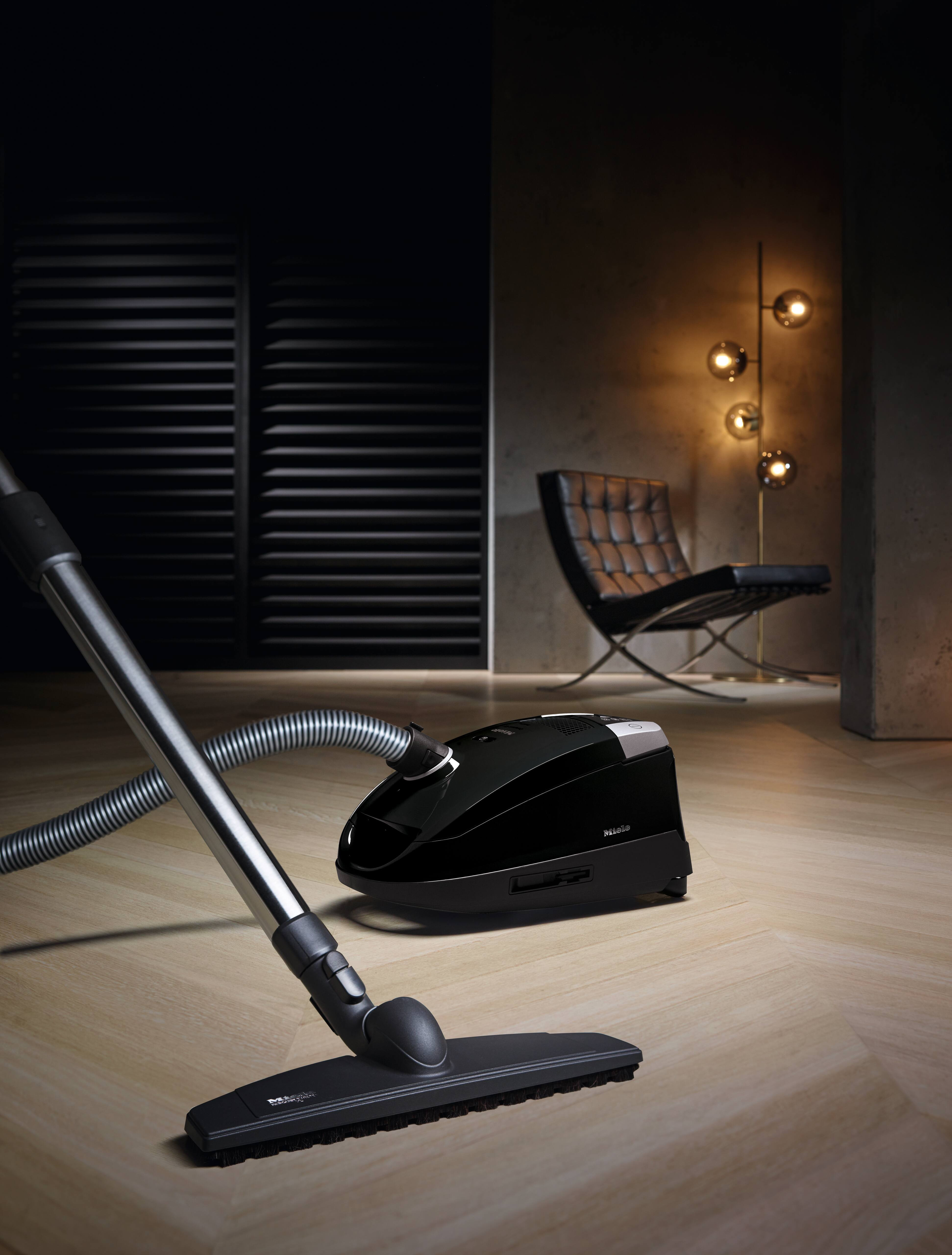 ベジシラ。Miele Compact C2 PowerLine 掃除機 Miele Compact C2 Parquet XL PowerLine stofzuiger zwart