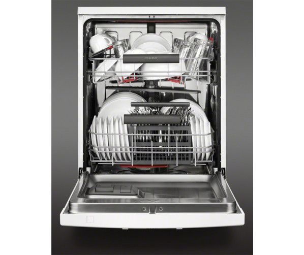 Het interieur van de Aeg F65709VI0P inbouw vaatwasser