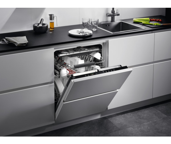 AEG FSS75747P inbouw vaatwasser met energieklasse B en BeamOnFloor