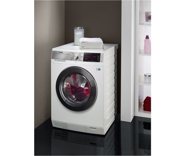 De AEG L99696HWD is uitgevoerd met een 9 kg. trommel. Daarmee kunt u 6 kg tegelijk wassen en daarna drogen