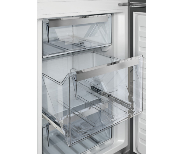 Het interieur van het vriesvak van de Aeg S83430CTX2 koelkast rvs