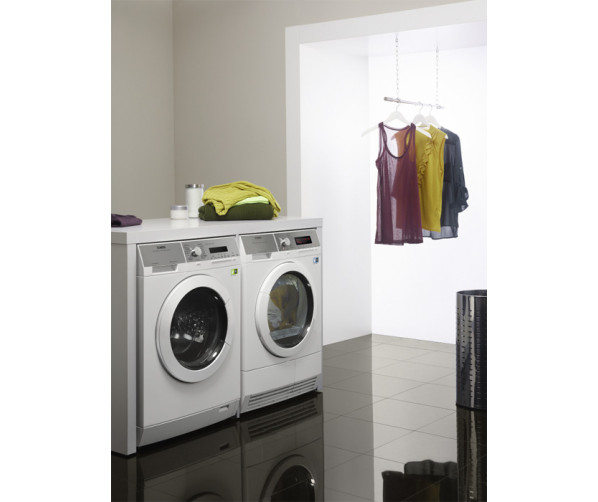 De Aeg T76389NIH warmtepomp droger is direct naast een wasmachine te plaatsen