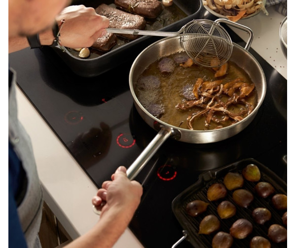 Sudderen en warmhouden bij de Atag kookplaat HI8271S