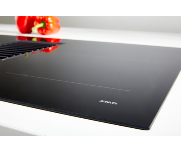 Atag HIDD8471EV inductie kookplaat met afzuiging - 83 cm. breed - zwart