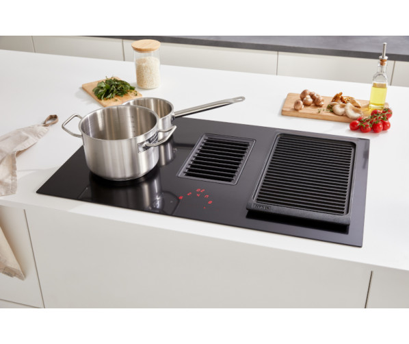 Atag HIDD8472EV inductie kookplaat met afzuiging - 83 cm. breed - mat zwart