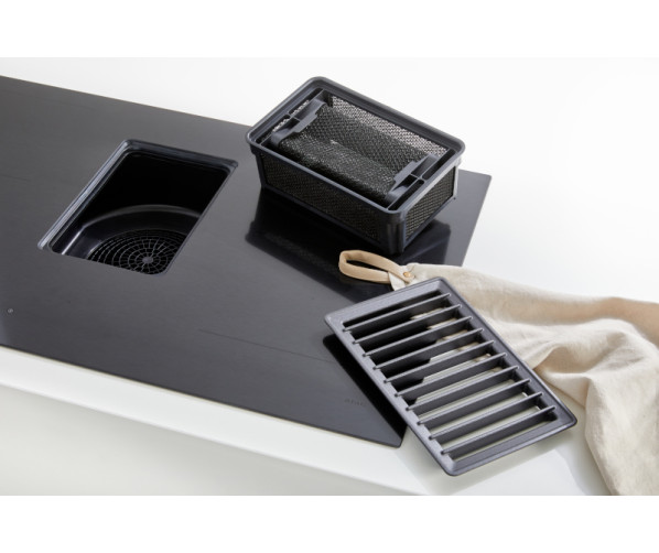 Atag HIDD8472EV inductie kookplaat met afzuiging - 83 cm. breed - mat zwart