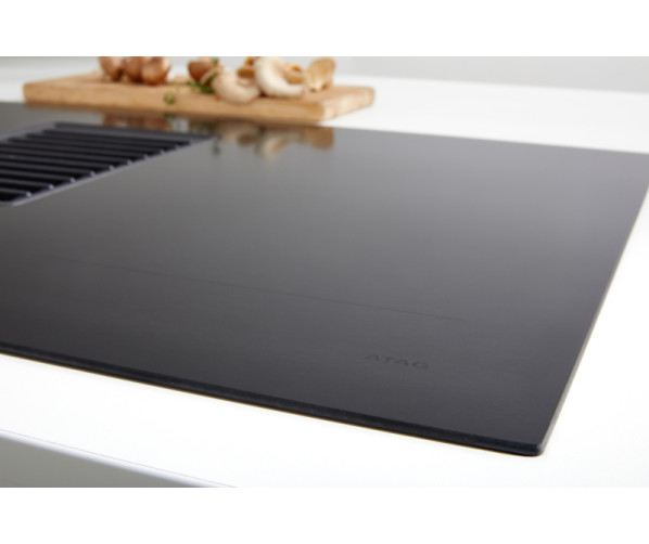 Atag HIDD8472EV inductie kookplaat met afzuiging - 83 cm. breed - mat zwart