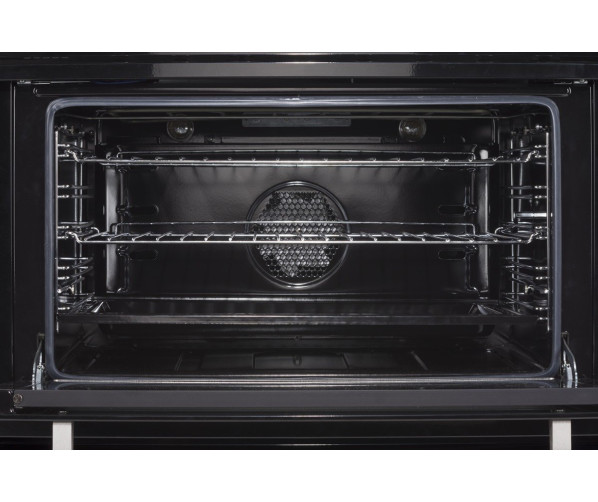 Foto van de binnenzijde van de oven met achterin de VPI94WT de ventilator voor de hetelucht circulatie.