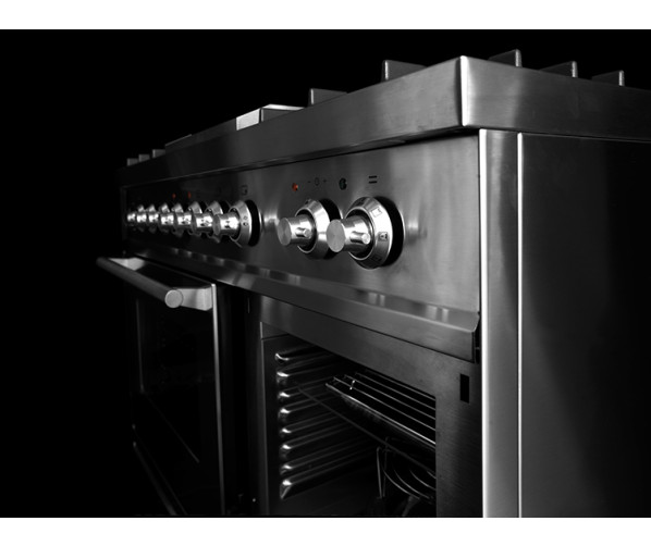 De rechter deur van de Boretti VFP104MIX biedt toegang tot de magnetron met grill. Unieke bij BORETTI.