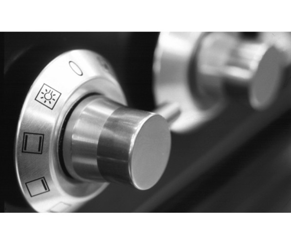 De gave knoppen van de VP946ZW geeft dit BORETTI fornuis een stoer design