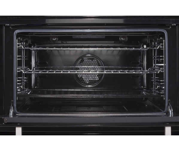 De oven van de Boretti VPI93WT is uitgevoerd met een draaispit / braadspit voor de bereiding van kip e.d.