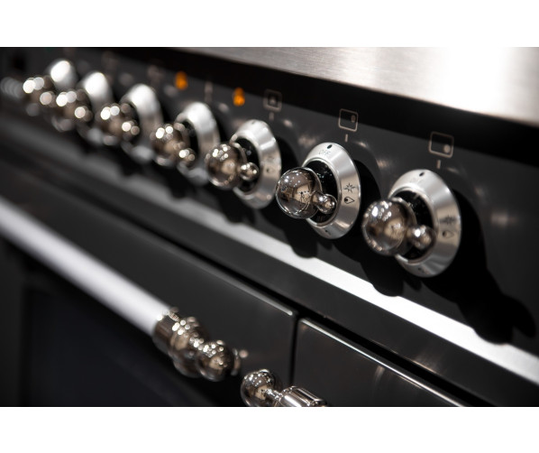 De prachtige chrome knoppen blinken op het Boretti VPNRI93AN inductie antraciet fornuis