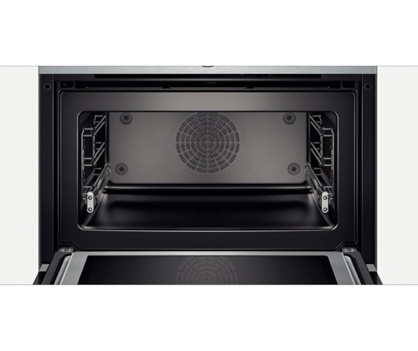 De binnenzijde van de Bosch CMG636NS2 oven met magnetron