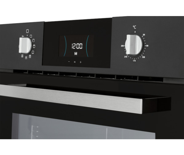 De Etna OM945ZT heeft een eenvoudige bediening met twee draaiknoppen ondersteund met een LCD display