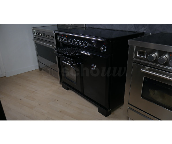 Falcon Classic Deluxe 100 inductie fornuis in de kleur zwart met chroom beslag