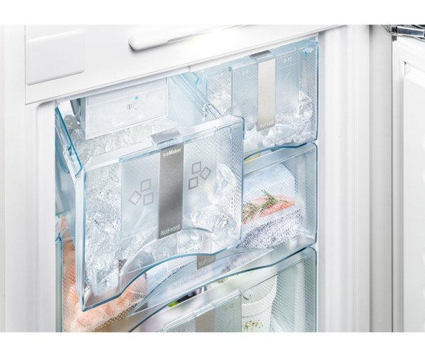 De Liebherr ICN3386 inbouw koelkast heeft een IceMaker