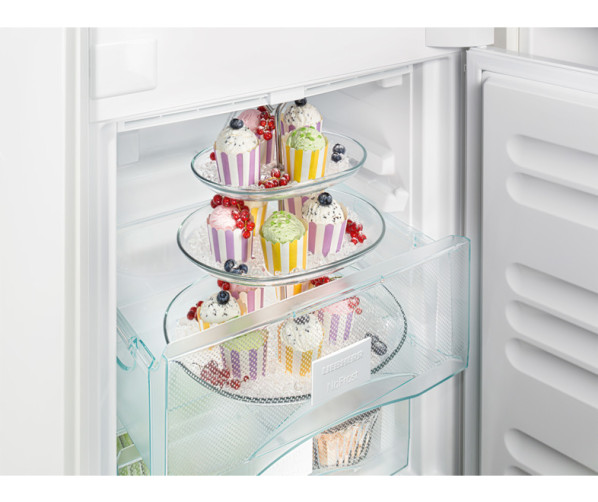 De ICP2924 is uitgevoerd met ruime transparante lades met SmartFrost