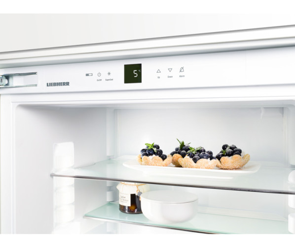 Bovenin het koelgedeelte van de Liebherr IK2360 bevindt zich een bedieningspaneel met display