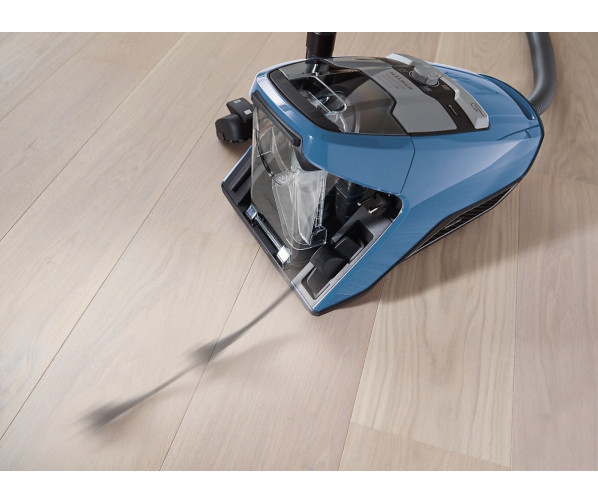 Praktisch is de aktieradius van de Miele Blizzard CX1 Ecoline Parquet Tech stofzuiger blauw