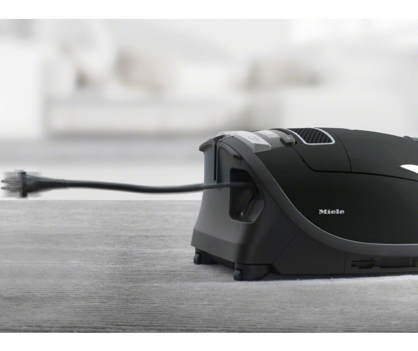De Miele Complete C3 Pure Black EcoLine heeft een actieradius van 12 meter en is daarmee geschikt voor grote ruimtes