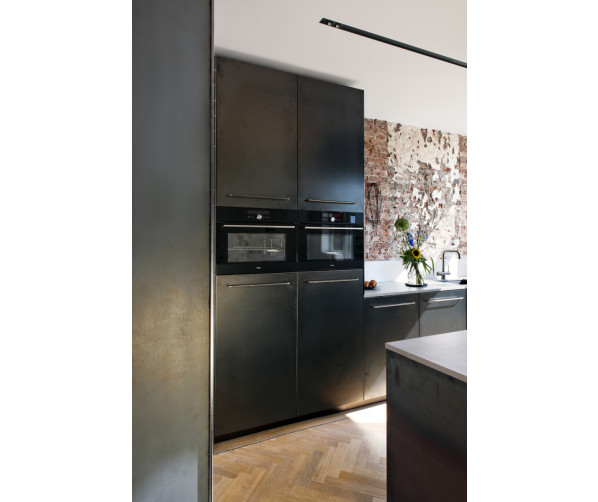 De Pelgrim OVS824MAT heeft een strakke vormgeving geschikt voor plaatsing in een moderne keuken