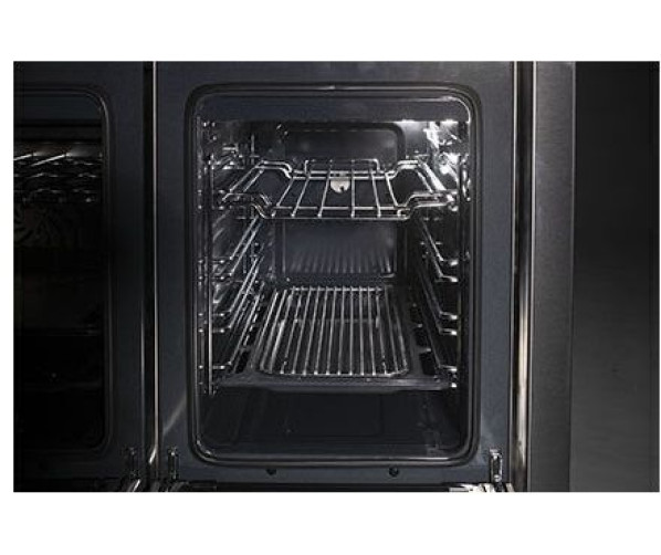 Binnenkant grote multifunctionele oven van STEEL GP12FF-4TM met draadroosters