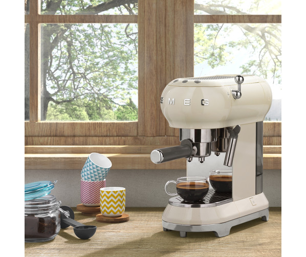 Smeg ECF01CREU koffiemachine creme