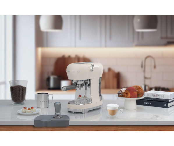 Smeg ECF02CREU koffiemachine / espressomachine - creme