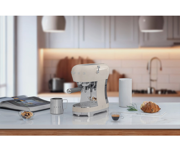 Smeg ECF02CREU koffiemachine / espressomachine - creme