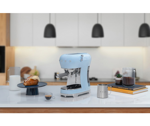 Smeg ECF02PBEU koffiemachine / espressomachine - pastelblauw