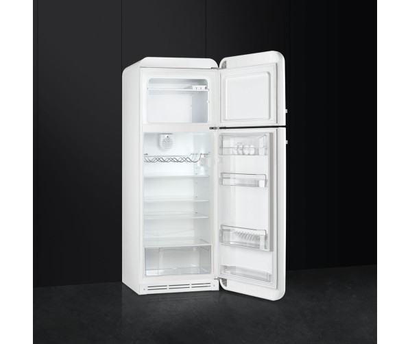 Foto van de binnenzijde van de SMEG retro jaren 50 koelkast FAB30RB1 behoort tot de retro jaren 50 koelkast 