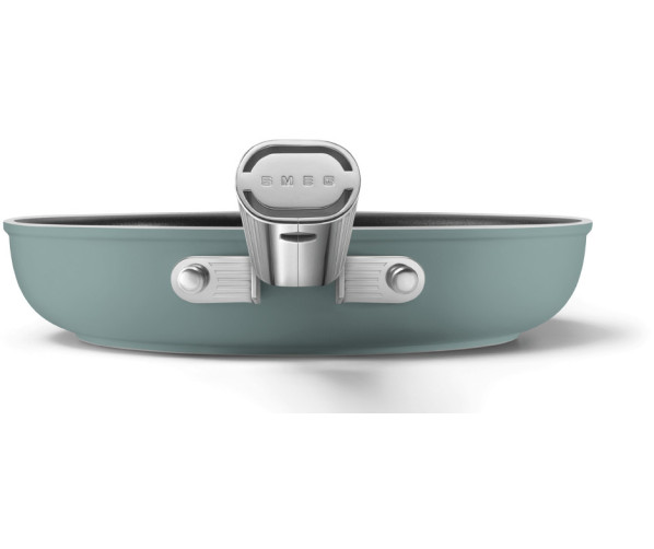 De Smeg FPF2402EGM heeft een fraai design door de chromen greep gecombineerd met de kleur Emerald Green