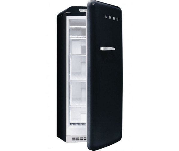 De Smeg CVB20RNE1 beschitk over een zuinig energieklasse A+ label en heeft de kenmerkende retro jaren 50 design elementen