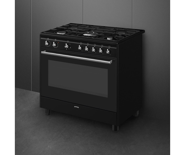 De Smeg CX91GMBLNLK heeft een chique design door de combinatie van zwart met rvs accenten
