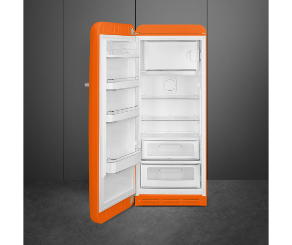 De Smeg FAB28LOR5 is eenvoudig te bedienen door middel van een draaiknop