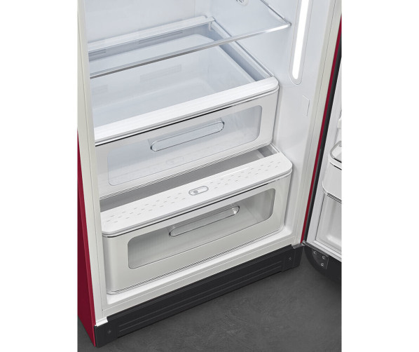 De Smeg FAB28RDRB5 koelkast heeft een 0 graden zone om versproducten vers te houden