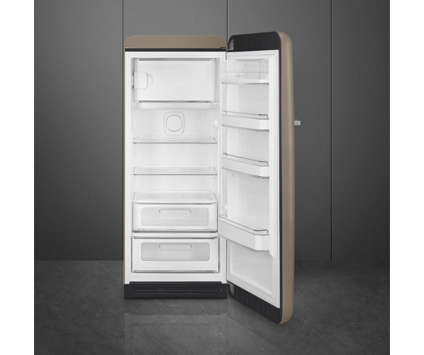het interieur van de Smeg FAB28RDTP5 koelkast