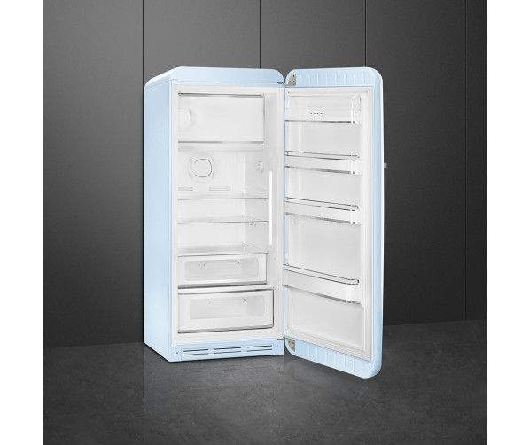 De Smeg FAB28RPB5 koelkast blauw - rechtsdraaiend is ook rondom uitgevoerd in stralend hemelsblauw