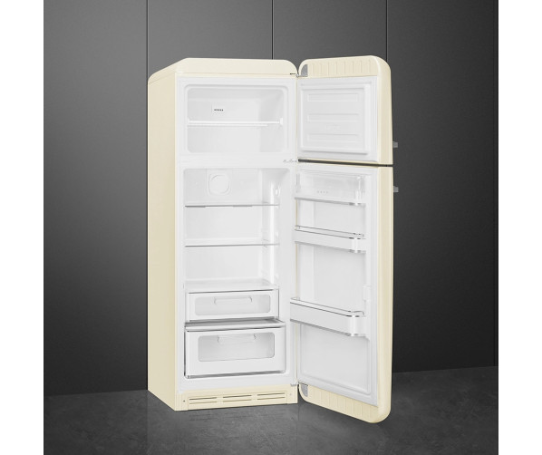 De Smeg FAB30RCR5 is een rechtsdraaiende uitvoering uitgevoerd in de kleur creme