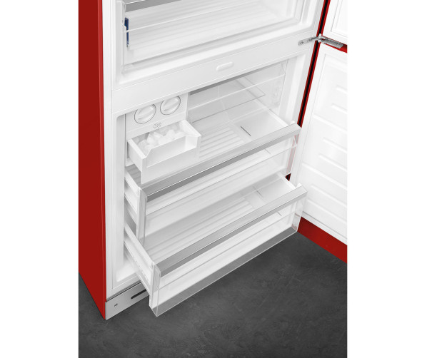Foto van het vriesgedeelte van de Smeg FAB38RRD koelkast