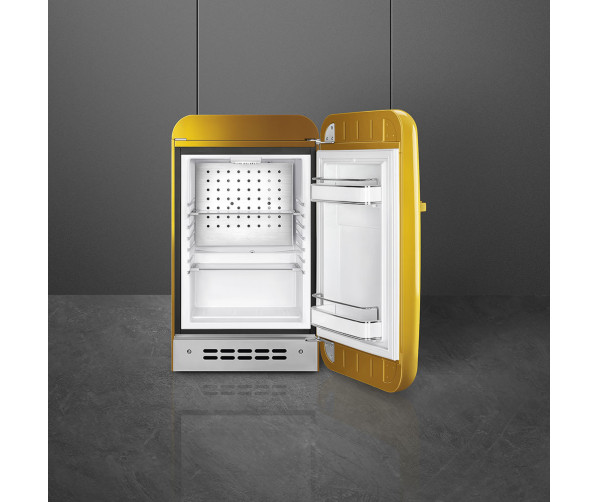 Het interieur van de Smeg FAB5RDGO5 minibar koelkast - Svarovsky Gold