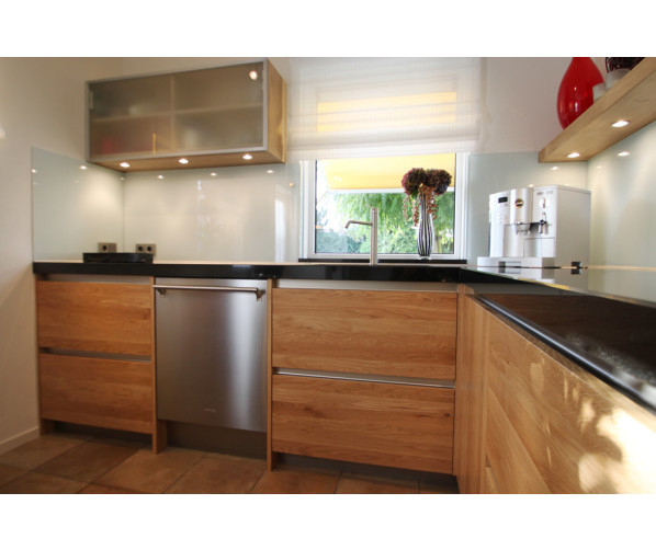 Een Smeg inbouw vaatwasser met rvs voorzetdeur. Geeft de keuken een strak design