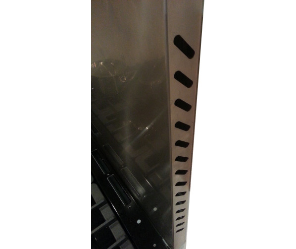 De Smeg KITC9X achterwand is 3,5 cm. dik 