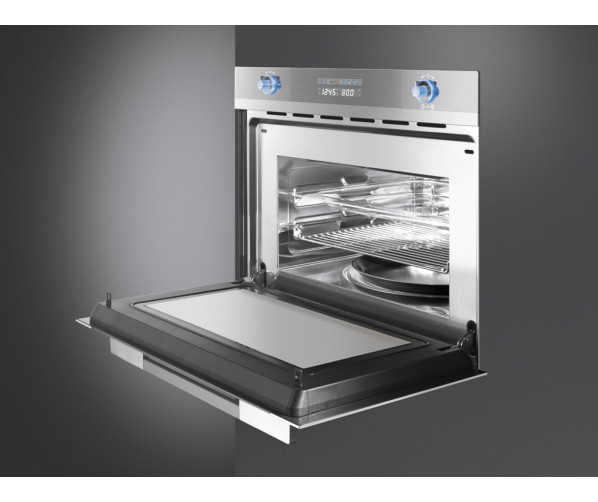 De Smeg SC45MC2 afgebeeld met geopende deur.
