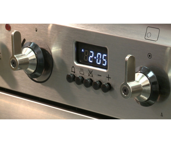 De Smeg SNL81MFX5 is uitgevoerd met digitaal programmeerbare klok