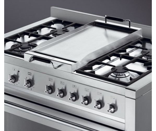 De Smeg TPKX tepanyaki bakplaat van SMEG is geschikt voor plaatsing op de SMEG Opera en Victoria fornuizen