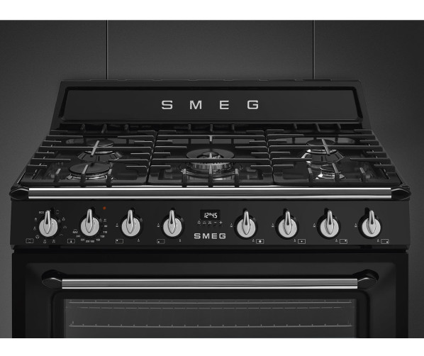 De Smeg TR90NNLK9 is voorzien van de kenmerkende Tradizionale knoppen
