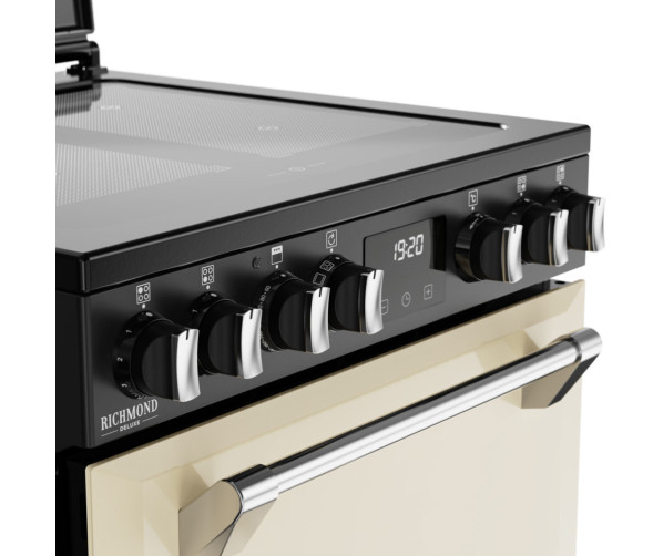Detail van de 4 krachtige inductiezones met boostfunctie op Stoves fornuis